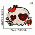 Cartoon-Totenkopf-Patch mit roten Herzen und Rosenstickerei für Jacken, 7.2x5.9cm - Totenkopf Aufnäher 1#