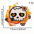 Cartoon Totenkopf Stickerei Aufnäher mit Herzaugen und orangen Flammen, 6,3 x 7,2 cm - Totenkopf Aufnäher 2#