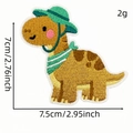 Süßer gelber Dino-Stickaufnäher mit grünem Hut und Schal, 7x7,5cm Tier-Applikation zum Aufbügeln - Grüner Hut Schal Stil (恐龙布贴3#)