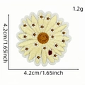 Parche bordado de margarita beige con centro naranja y costuras detalladas - Parche de Flor Estilo 2