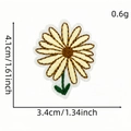 Parche bordado de margarita amarilla con tallo verde y medidas de 4,1cm por 3,4cm - Parche de Flor Estilo 4