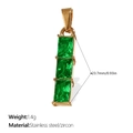 Pendente rettangolare placcato oro 18K con zirconi verde smeraldo su sfondo bianco - Ciondolo Triplo Zircone Verde Oro (PJ467GNG)