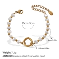 Goldenes Edelstahlarmband mit weißen Süßwasserperlen und rundem Ringanhänger - Süßwasserperle Kreisförmiges Armband (SL175WEG)