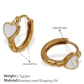 Boucles d'oreilles cœur en acier doré avec émail blanc et texture de corde torsadée - Style Créole Cœur Émail Blanc (EH1146WEG) / Or
