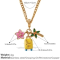 Collana a catena dorata con ciondoli a fiore rosa, valigia gialla e palma verde - Stile Fiore Bagaglio Palma (PJ837G)