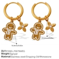 Orecchini a cerchio in oro con ciondolo a forma di omino di pan di zenzero e fiore - Stile Omino di Pan di Zenzero e Fiore (EH1174G-PJ39G-PJ679WEG) / Stile Omino di Pan di Zenzero e Fiore