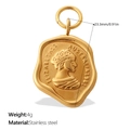 Pendentif doré en acier inoxydable avec pièce vintage Elizabeth II et bord ondulé - Style Pièce Portrait en Acier Inoxydable Doré (PJ1139G)