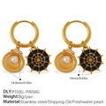Gouden roestvrijstalen creolen met schelpparel en zwarte zonnestraal hanger - Schelpparel En Zon Stijl (PJ33G-PJ658G)