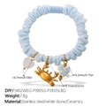 Coletero azul claro con dijes de cangrejo de acero, corazón de piedra blanca y cerámica - Estilo de Pétalo de Cerámica Corazón de Cangrejo Dorado (FQ01LB-PJ402WEG-PJ905G-PJ1035LBG)