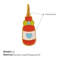 Rode cartoon fles hanger met hartpatroon en gele strik van roestvrij staal - Ketchupfles Stijl (PJ1480CRG)