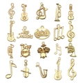 Set de 18 dijes de instrumentos musicales dorados con guitarra y violín para joyería DIY - Juego de 20 Piezas Serie de Música (SN896)