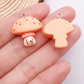 Niedlicher Pilzanhänger aus Harz in Orange für DIY-Schmuck und Schlüsselanhänger - Oranger Spielzeug-Pilz (24776)