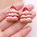 Realistische aardbeien Napoleon cake bedeltjes van hars voor DIY sieraden maken - Aardbeien Napoleon Taart Stijl (24111) / 1 Stuk (31x20x10mm) / Rood & Wit