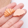 Hars croissant hanger met oranje glazuur en zilveren ring voor DIY sieraden maken - Croissant (24638) / 1 Stuk (19x25x5mm) / Geel