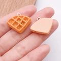 Realistische oranje hars wafel hanger met zilveren oogje voor DIY sieraden maken hobby - Pannenkoekbrood (24642) / 1 Stuk (21x23x7mm) / Geel