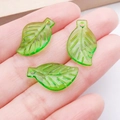 Mini ciondoli a foglia verde in acrilico con venature per gioielli fai da te e artigianato - Foglia Corta Irregolare Verde