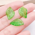 Mini ciondoli a foglia verde in acrilico con venature per gioielli e collane fai-da-te - Foglia Piccola Irregolare Verde
