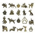 Set aus 19 Vintage-Bronze-Hundeanhängern mit Knochen und Pfoten für DIY-Schmuckherstellung - Antikbronze Hundemix