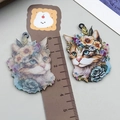 Cartoon Anhänger in Katzenform aus Acryl mit bunten Blumenmustern und Transparenz - Blumenkatze (23996)