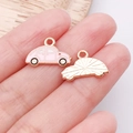 Rosa Emaille-Autoanhänger aus Legierung für DIY-Schmuck, Vorder- und Rückansicht - Rosa Emaille Kleiner Wagen / 11x16x1mm (25164)