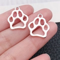 Silberne hohle Katzenpfoten-Anhänger für DIY-Schmuck, Handansicht zur Größendarstellung - Große Katzenpfote(20654)