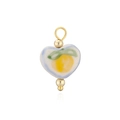 Gros plan d'un pendentif en céramique en forme de cœur avec des fruits jaunes peints - Style Coeur Fruit Jaune (A7)