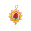 Détail d'un pendentif fraise avec émail rouge vif et boucle en métal doré brillant - Style Rond Grande Fraise (F10)
