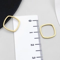 Piccoli orecchini quadrati vuoti in acciaio inossidabile dorato da 1,3 cm - Oro