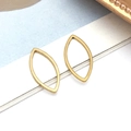 Orecchini minimalisti in acciaio dorato traforato a forma di foglia geometrica opaca - Oro