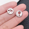 Vintage Steampunk Zahnrad Anhänger in hellem Silber für DIY Schmuckherstellung - Antik Silber Rundes Kleines Zahnrad (7121)
