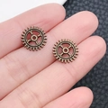 Detailaufnahme von Vintage-Bronze-Zahnrädern für Steampunk-DIY-Schmuckherstellung - Antik Bronze Kleines Zahnrad (7999)