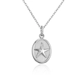 Detalle del collar ovalado de plata con estrella en relieve y colgante pulido - Estilo Pentagrama Plateado (9)