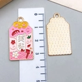 Makro-Detail japanischer Emaille-Anhänger mit Lineal zur Größenbestimmung der Teile - Rosa Anhänger im chinesischen Stil Schönheit Segen (23203)