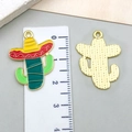 Mexikanischer grüner Kaktus-Anhänger mit Sombrero-Hut für DIY-Schmuckherstellung - Sombrero Kaktus (23091) / 1 Stück (27x20mm) / Grün