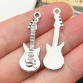 Vintage zilveren elektrische gitaar hanger met gedetailleerde snaren en gladde achterkant - 12x31mm Antiek Zilveren Muziekgitaar