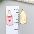 Colgante de biberón rosa con corazón rojo para hacer pendientes y joyería de DIY - Chupete de Biberón Corazón Rosa (22966)