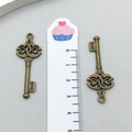 Vintage bronze heart-shaped key charms in zinc alloy for DIY jewelry and necklaces - Key Style (482) / 1.6cmx4.5cm
