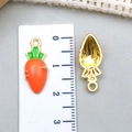 Cartoon carrot charm in orange and green enamel with golden alloy ring for DIY jewelry - Orange Enamel Carrot Style (23165)