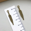 Vintage bronze feather charm for DIY jewelry making, length approx 3.5cm with clear texture - Antique Bronze (8303)