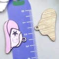 Rosa-weiße Baseballkappe-Anhänger mit Sternmuster für DIY-Schmuck und Accessoires - Hellvioletter Sterndruck Cowboyhut (23758)