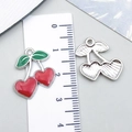 Ciondolo a ciliegia in lega con cuore rosso e dettaglio in argento per gioielli DIY - Ciliegia a Forma di Cuore (23450)