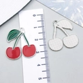 Ciondoli ciliegia in smalto per bracciali e collane con retro argentato per DIY - Forma di Ciliegia (23454)