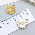 Colgante de girasol de aleación esmaltada amarilla para creación de joyas DIY - Margarita Pequeña de Esmalte Amarillo (14784)