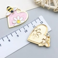 Pink heart bee charm set with daisy enamel finish and golden mesh back detail - Pink Gold Heart Bee Flower (23593)