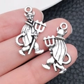 Paar vintage zilveren duivelbedeltjes met drietand, gotische DIY-sieraden accessoires - Duivel met Vork Hanger (10868)