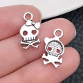 Zilveren schedelhanger met strik voor het maken van DIY Halloween-sieraden - Schedelkop Hanger (10878)