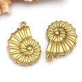Gedetailleerde macro van gouden nautilusschelp hangers van rvs voor DIY sieraden maken - Wulk (T2296)