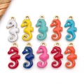 Ciondoli a forma di cavalluccio marino in smalto in 10 colori per gioielli DIY - 10 pezzi casuali / Cavalluccio Marino Oro (T2760)