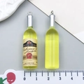 Coppia di ciondoli a bottiglia di vino in resina gialla con anelli per gioielli fai-da-te - Bottiglia di Vino in Resina Gialla Trasparente