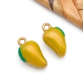 Makro-Detail von hochwertigen Mango-Anhängern mit Goldring für die DIY-Schmuckherstellung - Transparent Gelber 3D-Mango-Anhänger (T1602) / 1 Stück (9x15x7mm)